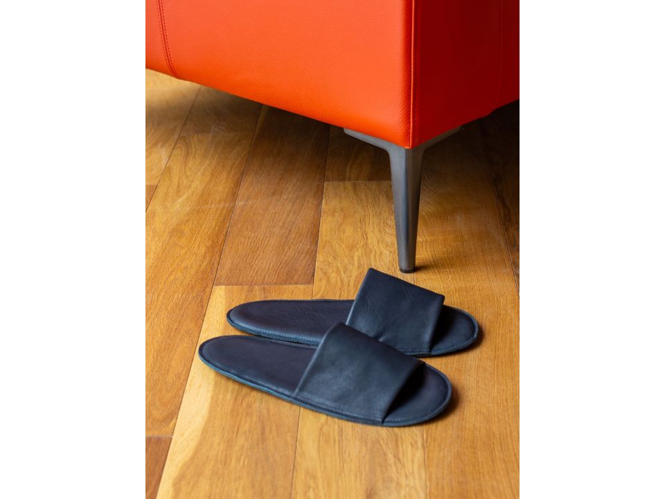 Lether slippers Image